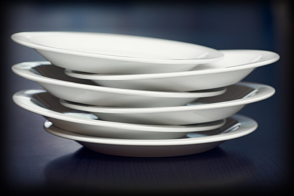 Talerze, które zostały podgrzane, wydłużają czas utrzymania ciepła podawanych posiłków