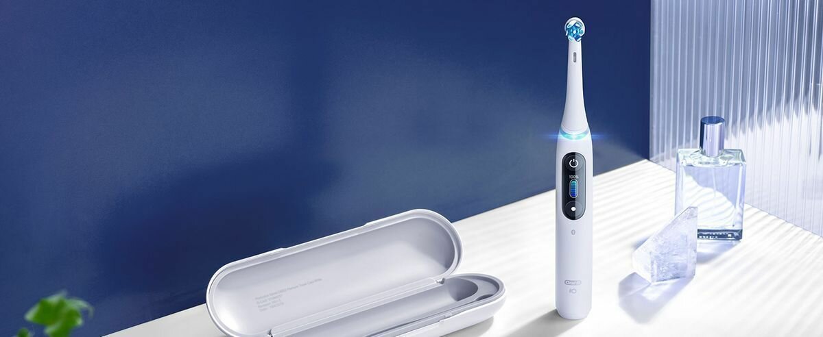 SZCZOTECZKA ELEKTRYCZNA DO ZĘBÓW Z TECHNOLOGIĄ MAGNETYCZNĄ ORAL-B IO 7 BIAŁY wyglad