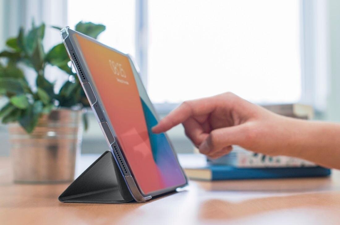 Inteligentne oszczędzanie energii, wbudowany magnes, automatyczne włączanie/wyłączanie, etui Hama Fold Clear do iPad Pro 11