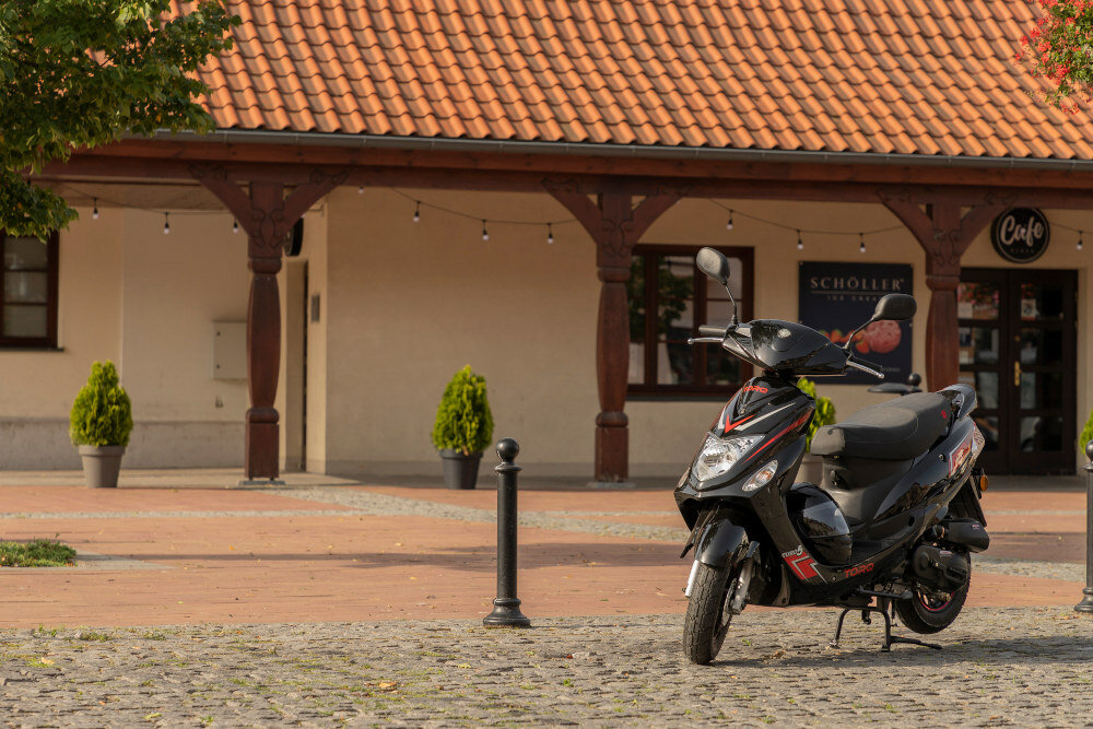 Motorower ZNEN VIVO Euro 5 Czarny bezobsługowy akumulator żelowy DYNAVOLT spełnia rygorystyczne normy emitowania spalin Euro 5 w całej Europie od stycznia 2021 bezobsługowy system wtrysku jednopunktowego