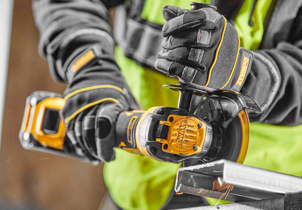 Szlifierka kątowa DEWALT DCG409T1 duża prędkość obrotowa do 9000 obrotów na minutę stabilna bezpieczna