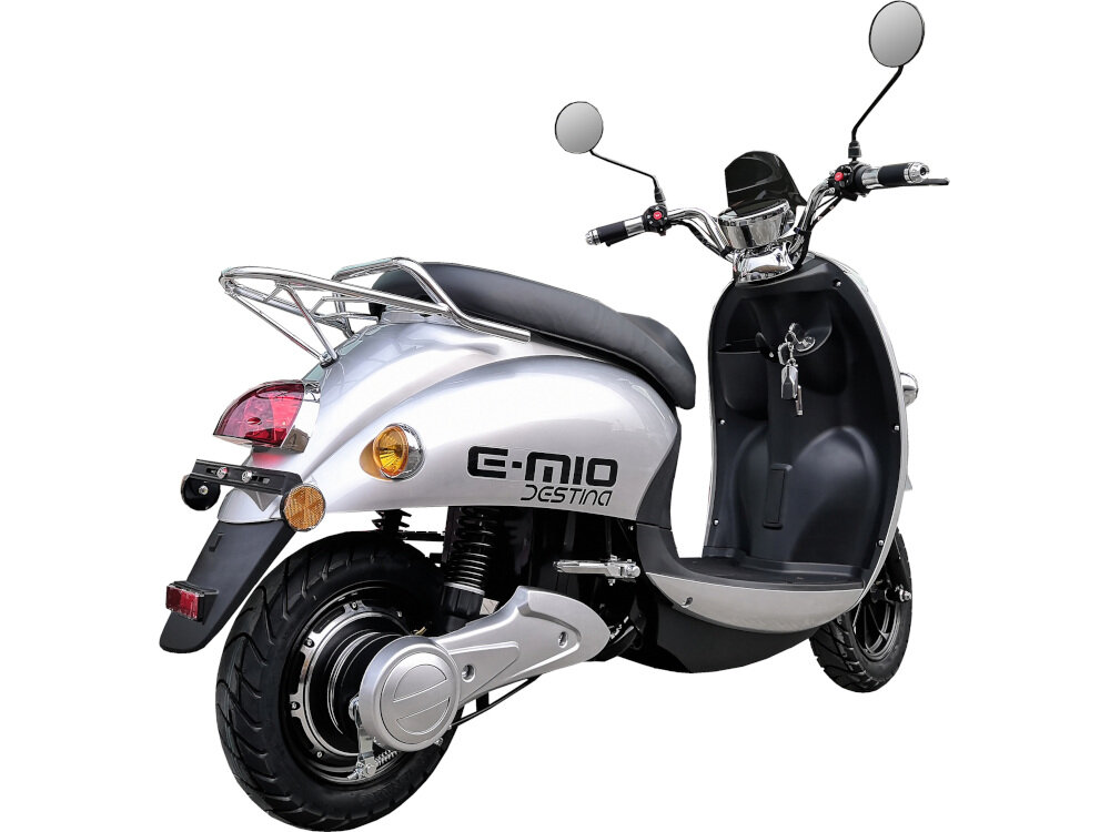 Skuter elektryczny E-MIO Destina Srebrny tani w eksploatacji silnik elektryczny o mocy 2000 W maksymalny moment obrotowy 44,5 Nm maksymalna prędkość do 45 km/h pokonywanie wzniesień o maksymalnym kącie nachylenia do 15 stopni