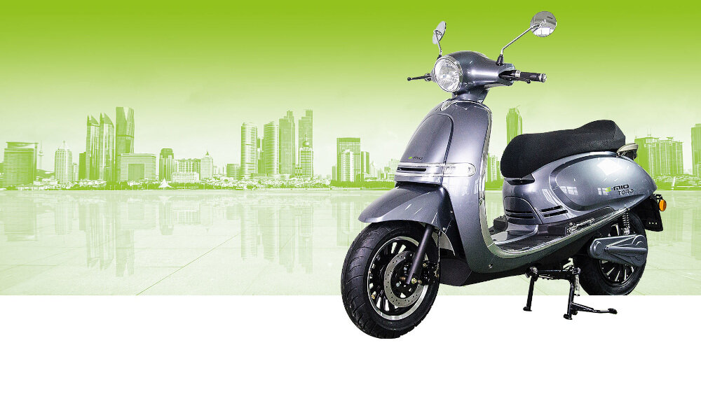 Skuter elektryczny E-MIO Toro Srebrny bateria litowo-jonowa wyjmowana maksymalna dystans do 65 km na jednym ładowaniu po rozładowaniu naładujesz do pełna w 7-8 godzin