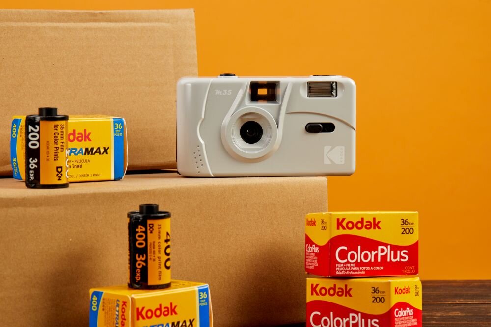 Aparat KODAK M35 zdjęcia obiektyw ekran wizjer ogniskowa przysłona migawka obudowa bateria zasilanie filmy nagrywanie rozdzielczość matryca rozmiar przekątna tryby iso montaż lampa światło przyciski sterowanie menu kontrast jasność balans bieli filtry cmos karta pliki format zapis seria