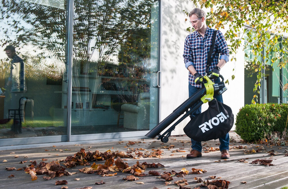 Odkurzacz do liści RYOBI RBV1850 akumulatorowy zmiana funkcji odkurzania w funkcję dmuchawy prosty i komfortowy w obsłudze pokrętło do zmiany mocny i przełącznik umiejscowione na uchwycie