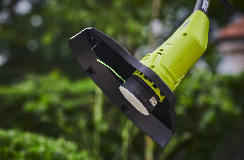 Podkaszarka akumulatorowa RYOBI RY36LT33A-120 głowica tnąca z automatycznym wysuwam żyłki tnącej średnica żyłki 2 mm szerokość robocza dwie opcje 28 cm i 33 cm