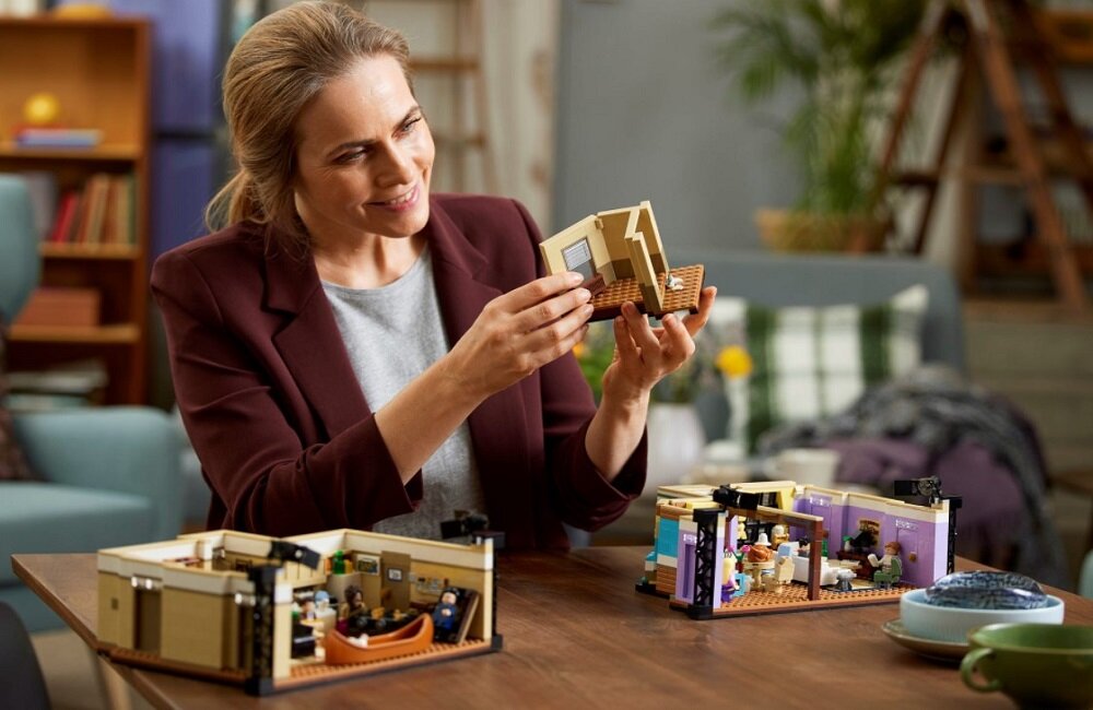 LEGO Creator Mieszkania z serialu Przyjaciele 10292 Przywołaj niesamowite wspomnienia wymiary 2048 elementów