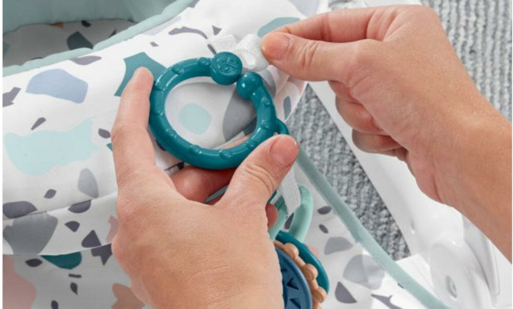 FISHER-PRICE-siedzisko-siadaj-ze-mna przypięcie zabawki grzechotki dziecko fotelik posiłek zabawa