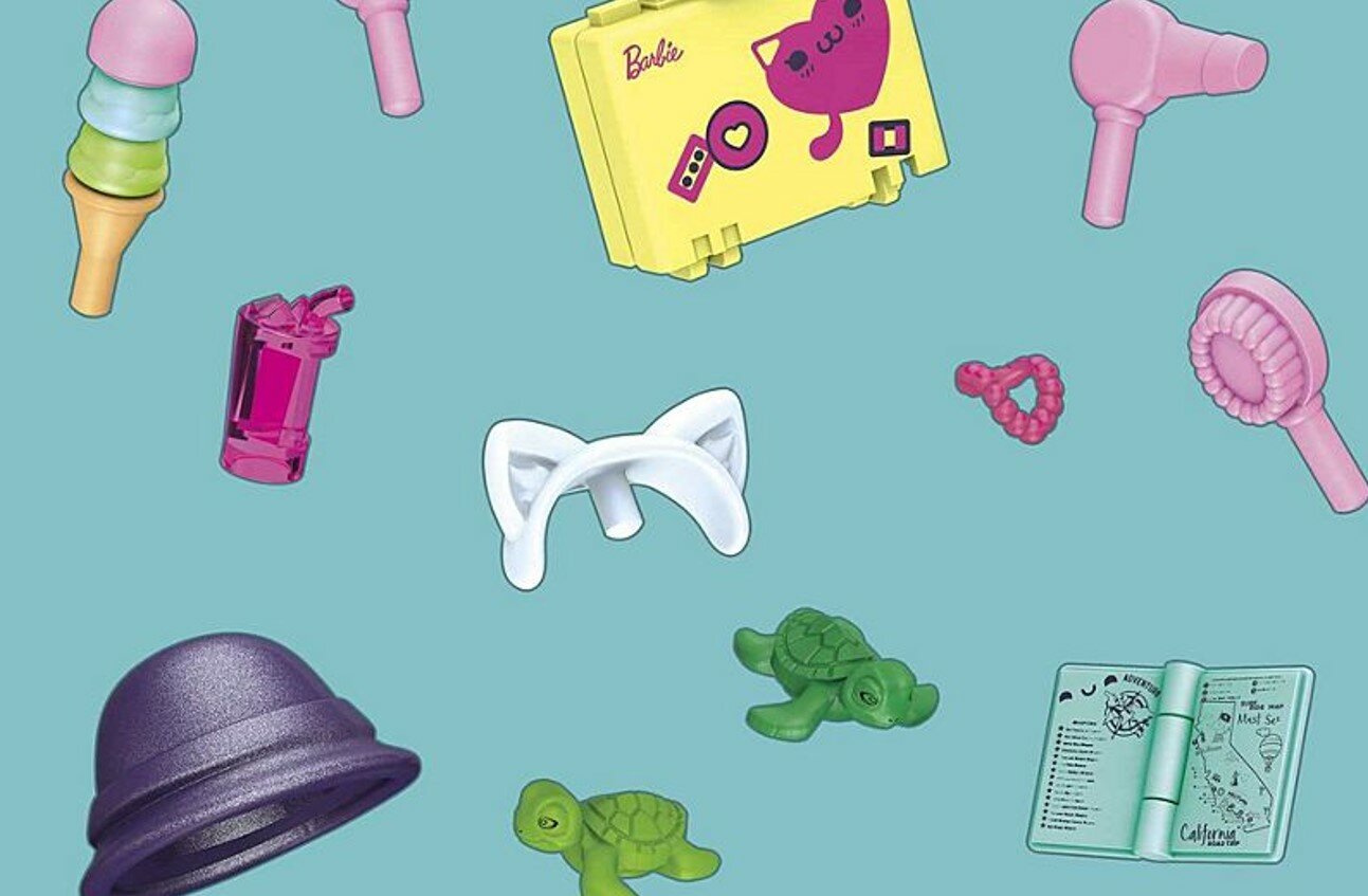 Klocki plastikowe Barbie Mega Construx Plażowanie w Malibu GWR79 Wiele akcesoriów