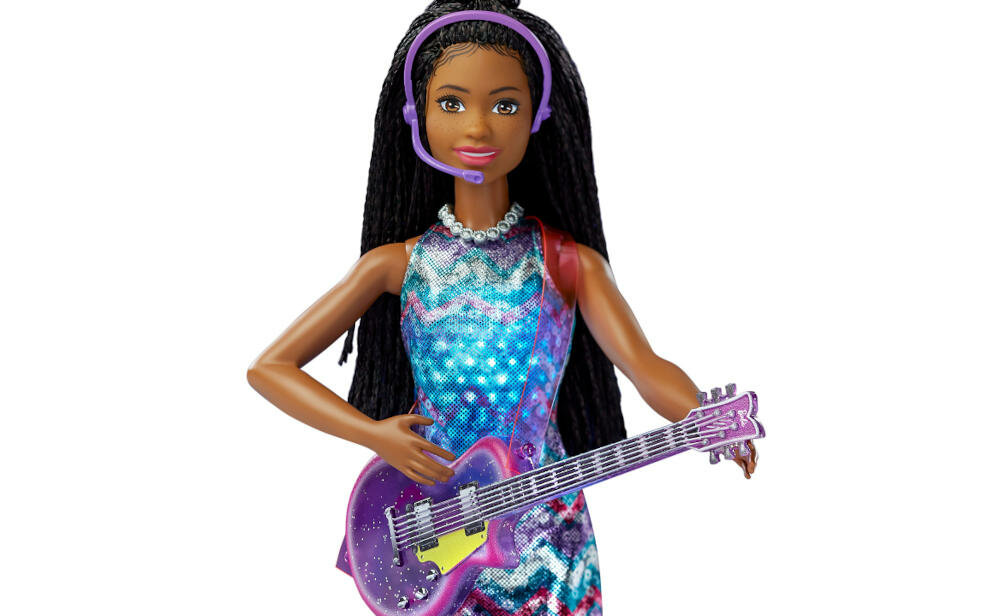 MATTEL-BARBIE-BIG-CITY-BROOKLYN-GYJ24 strój sceniczny błyszcząca sukienka naszyjnik buty gitara słuchawki mikrofon statyw