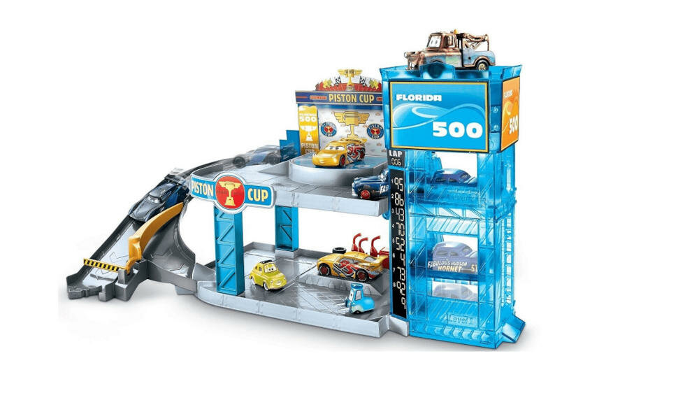 MATTEL-DISNEY-FWL70 wyścigi samochodwe zawody cars garaż sceny bohaterowie