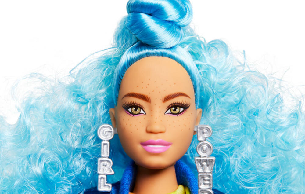 MATTEL-BARBIE-EXTRA-GRN30 idealny makijaż podkreślone oko pomalowane usta kolczyki