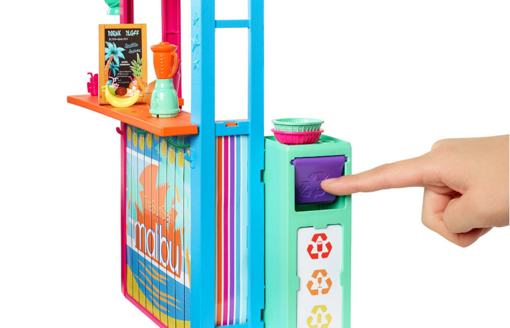 MATTEL-BARBIE-BAR-PLAZOWY-GYG23 lada barowa tablica menu recykling napoje rożki blender przekąski wakacje barbie