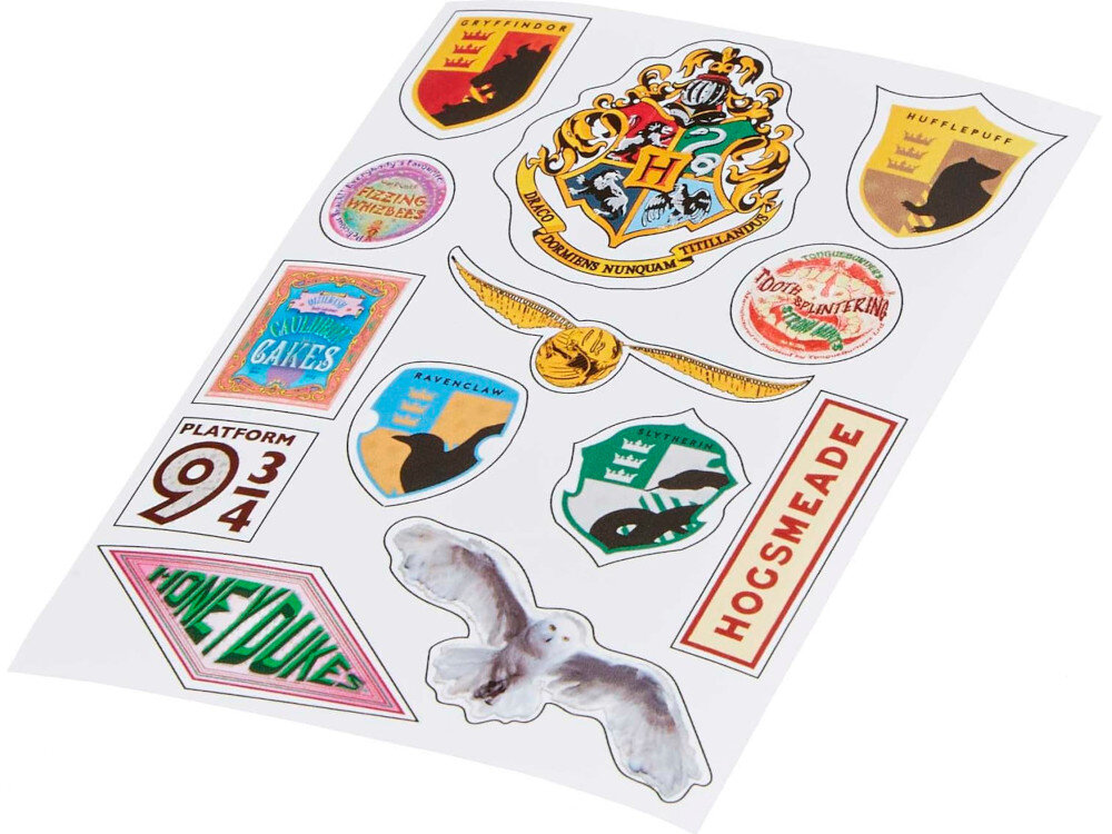 Lalka MATTEL Harry Potter Peron 9 3/4 GXW31 naklejki kufer