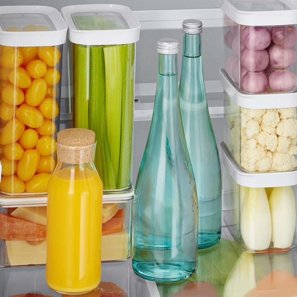 Zdjęcie pokazuje złożoną półkę i uzyskaną w ten sposób wysoką przestrzeń do przechowania produktów o niestandardowych rozmiarach Zdjęcie pokazuje złożoną półkę i uzyskaną w ten sposób wysoką przestrzeń do przechowania produktów o niestandardowych rozmiarach