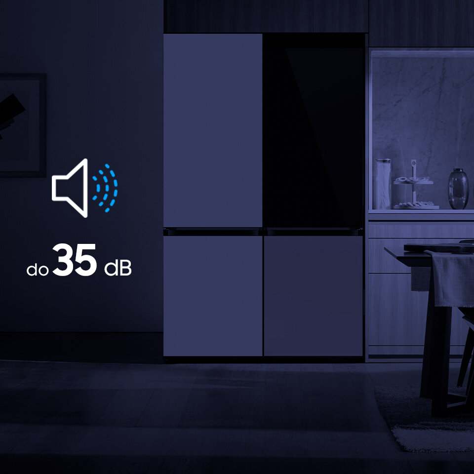 Zdjęcie zrobione nocą bez lampy błyskowej ukazujące kuchnię z dwoma urządzeniami Bespoke wraz z adnotacją, że to jedne z najcichszych urządzeń na rynku