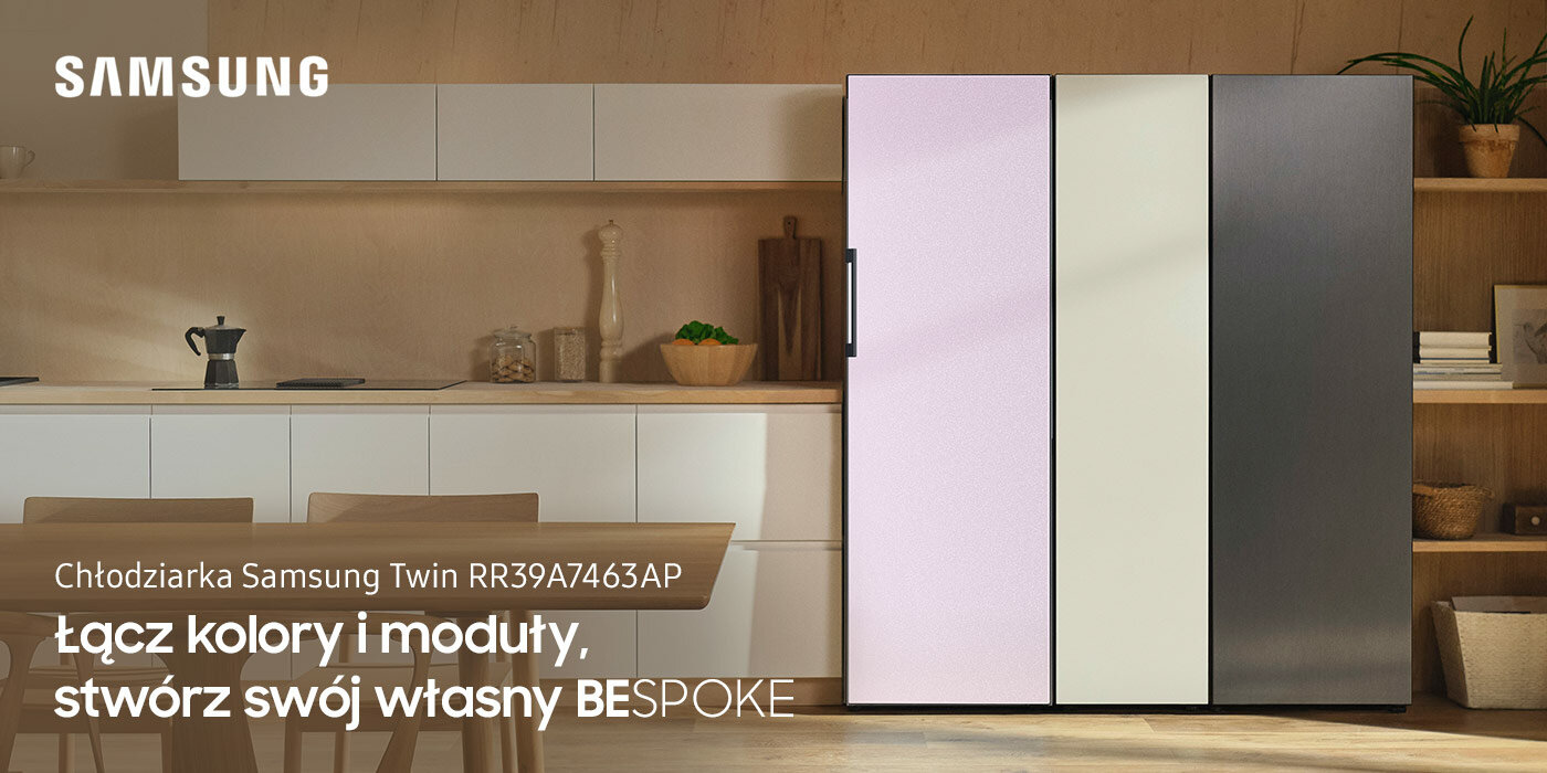 Dostępna w sklepach Media Expert chłodziarka Samsung BESPOKE RR39A7463AP na zdjęciu w zabudowie kuchennej w jasnych kolorach