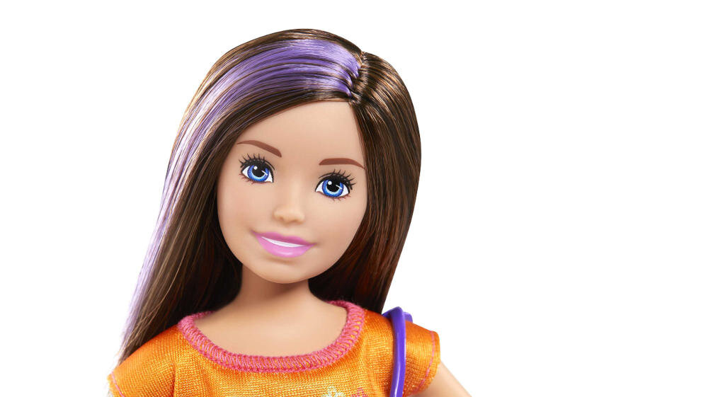 MATTEL-BARBIE-DREAMHOUSE-GRT88 twarz barbie niebieskie oczy wakacje czarne włosy fryzury