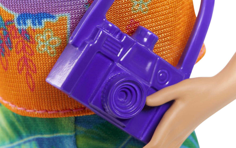 MATTEL-BARBIE-DREAMHOUSE-GRT88 wakacyjny styl kolorowa bluzka motyw ptak szorty granatowa torebka aparat