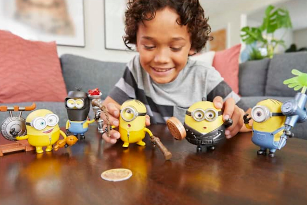 Figurka MATTEL Minionki Otto rzut kamieniem GMD93 film zabawa ruchy