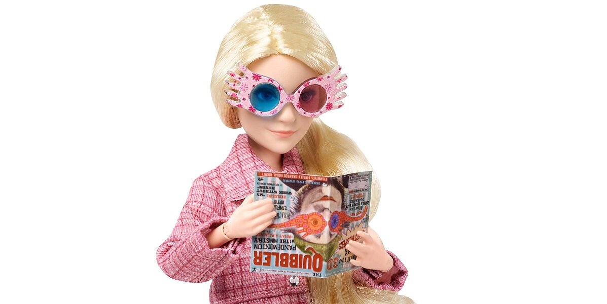 lalka MATTEL Harry Potter Luna Lovegood GNR32 sceny Rowling magia czary fani kolekcjonerzy Stylowa płaszcz spódniczka rajstopy wymiary widmokulary różdżka