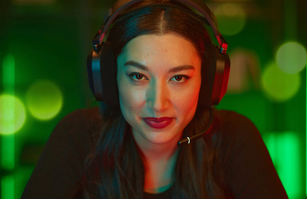 SŁUCHAWKI CORSAIR HS80 RGB WIRELESS CARBON pianka zapamiętująca kształt