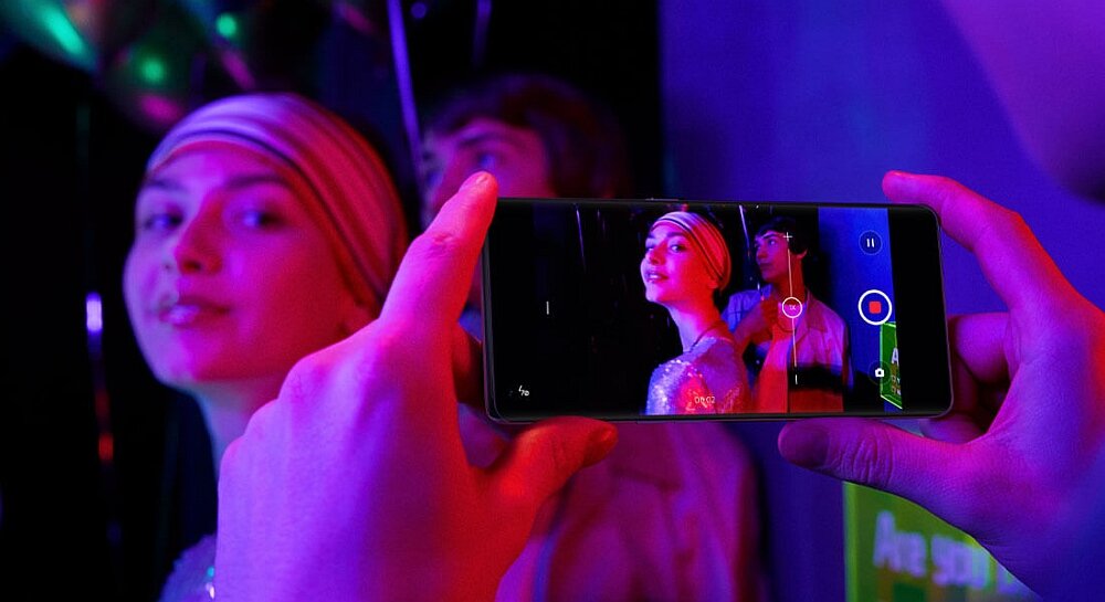 Smartfon OPPO Reno 6 Pro ekran pamięć ram procesor wydajność aparat bateria rozdzielczość pojemność ładowanie