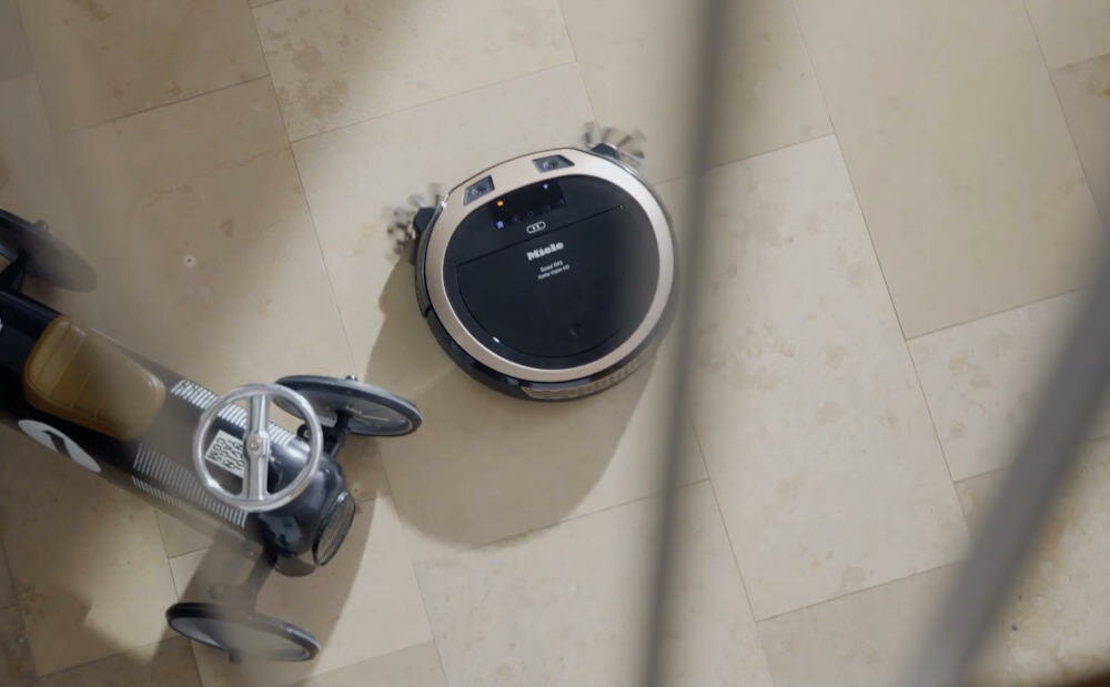 MIELE-SCOUT-RX3 obsługa prosta wyświetlacz uruchomienie polecenia pilot zdalne sterowanie fotel
