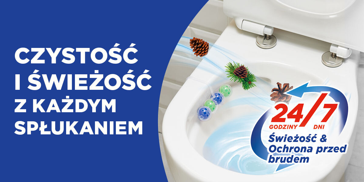 Kostka do WC BREF Power Aktiv Sosna Zbliżenie na wnętrze białej muszli toaletowej z zawieszoną zawieszką Bref Power Aktiv. Woda wiruje podczas spłukiwania. Dookoła unoszą się szyszki i gałązki sosny. Obok napis CZYSTOŚĆ I ŚWIEŻOŚĆ Z KAŻDYM SPŁUKANIEM oraz cyfra 24/7 z hasłem: Świeżość & Ochrona przed brudem.