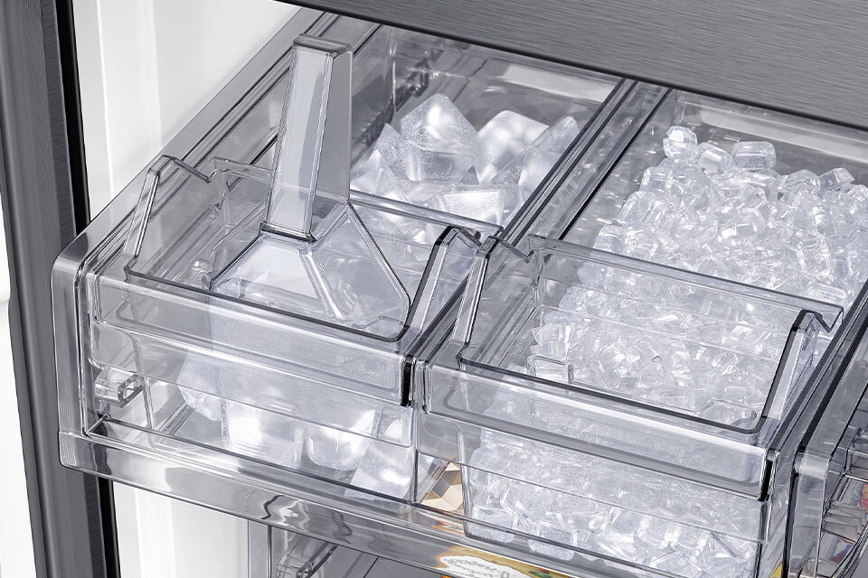 Dual Auto Ice Maker to unikalna kostkarka dostarczająca lód w dwóch rozmiarach. Dual Auto Ice Maker to unikalna kostkarka dostarczająca lód w dwóch rozmiarach.
