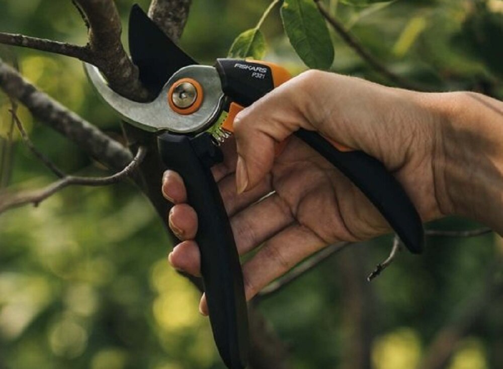 Sekator ręczny FISKARS Solid P321 - Niezawodne ostrza