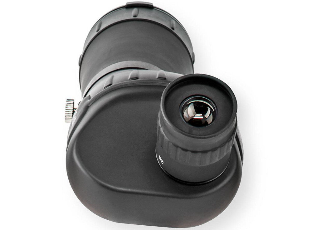 Czarna luneta z widocznym okularowym końcem i pokrętłem regulacyjnym. Powierzchnia jest matowa, a konstrukcja solidna.