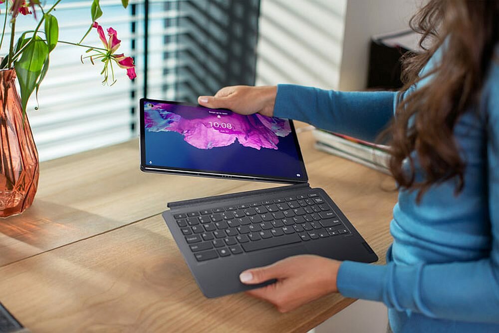 Tablet LENOVO Tab P11 Pro ekran procesor wydajność pamięć pojemność kamerka zabawa gry nauka