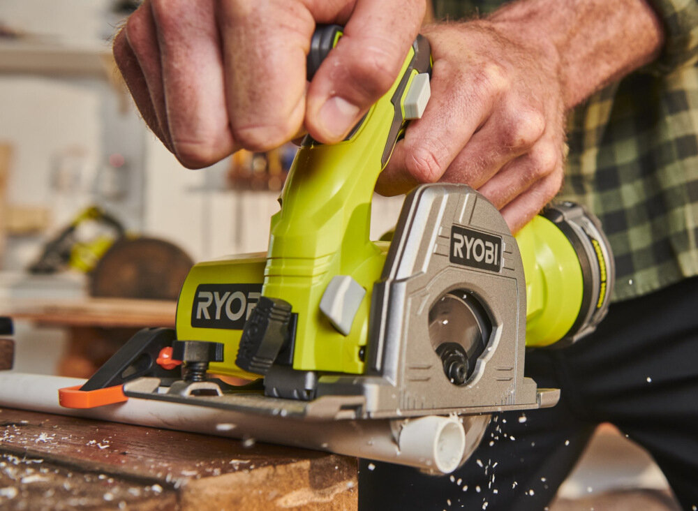 Pilarka tarczowa RYOBI RYOBI R18MMS-120S tarcza tnąca średnica 85 mm średnica otworu tarczy 15 mm stabilna konstrukcja poziom drgań 2,5 m/s2