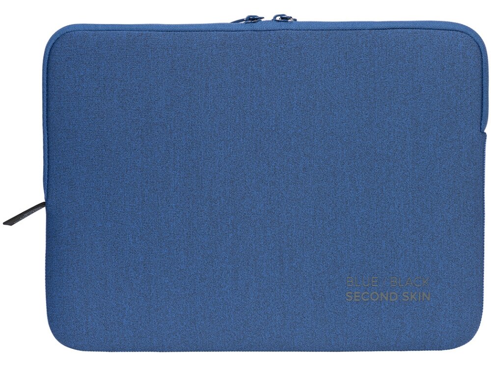 Niebieskie etui na laptopa z zamkiem błyskawicznym na górze. W prawym dolnym rogu widoczny jest napis \'BLUE BLACK SECOND SKIN\'.