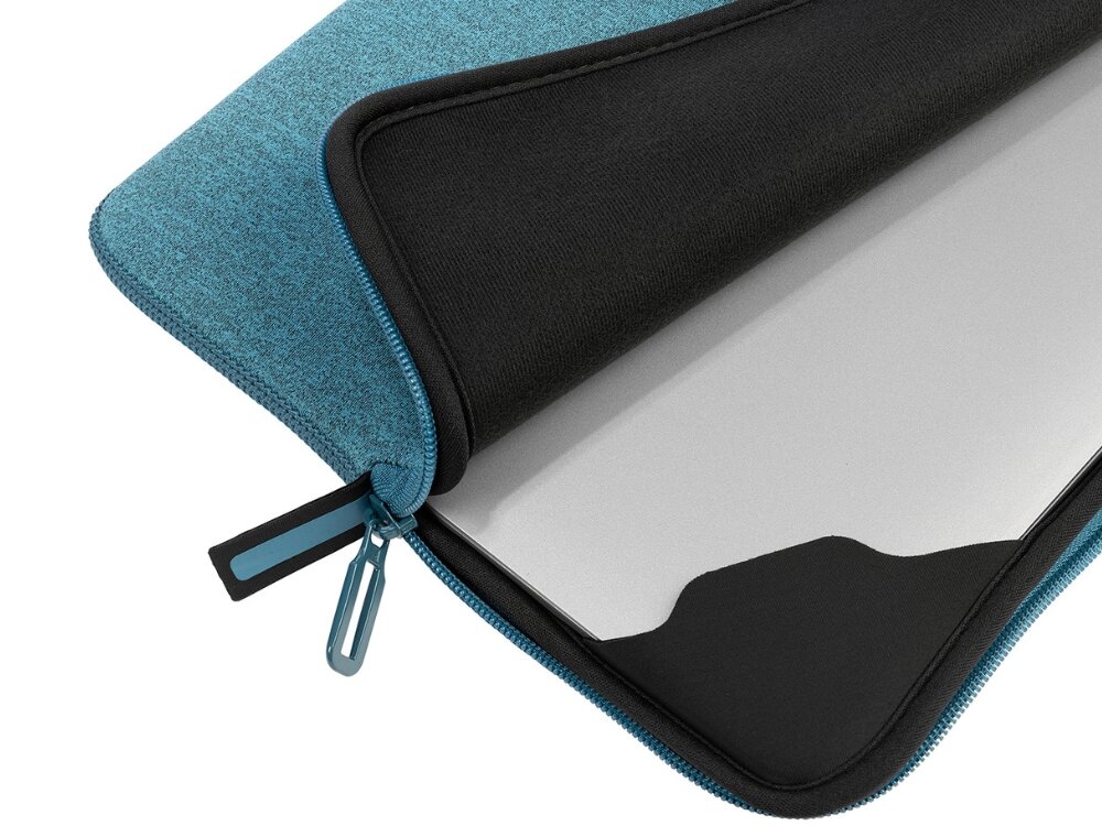 Etui na laptopa w kolorze morskim z czarnym wnętrzem, częściowo otwarte, ukazujące srebrny laptop w środku. Zamek błyskawiczny posiada niebieski uchwyt.