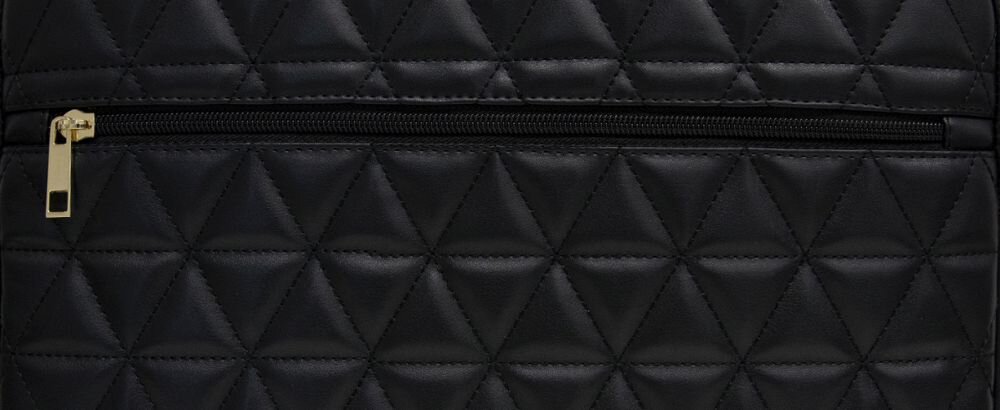 Etui na laptopa GUESS Quilted  ochrona laptop ekoskóra logo 