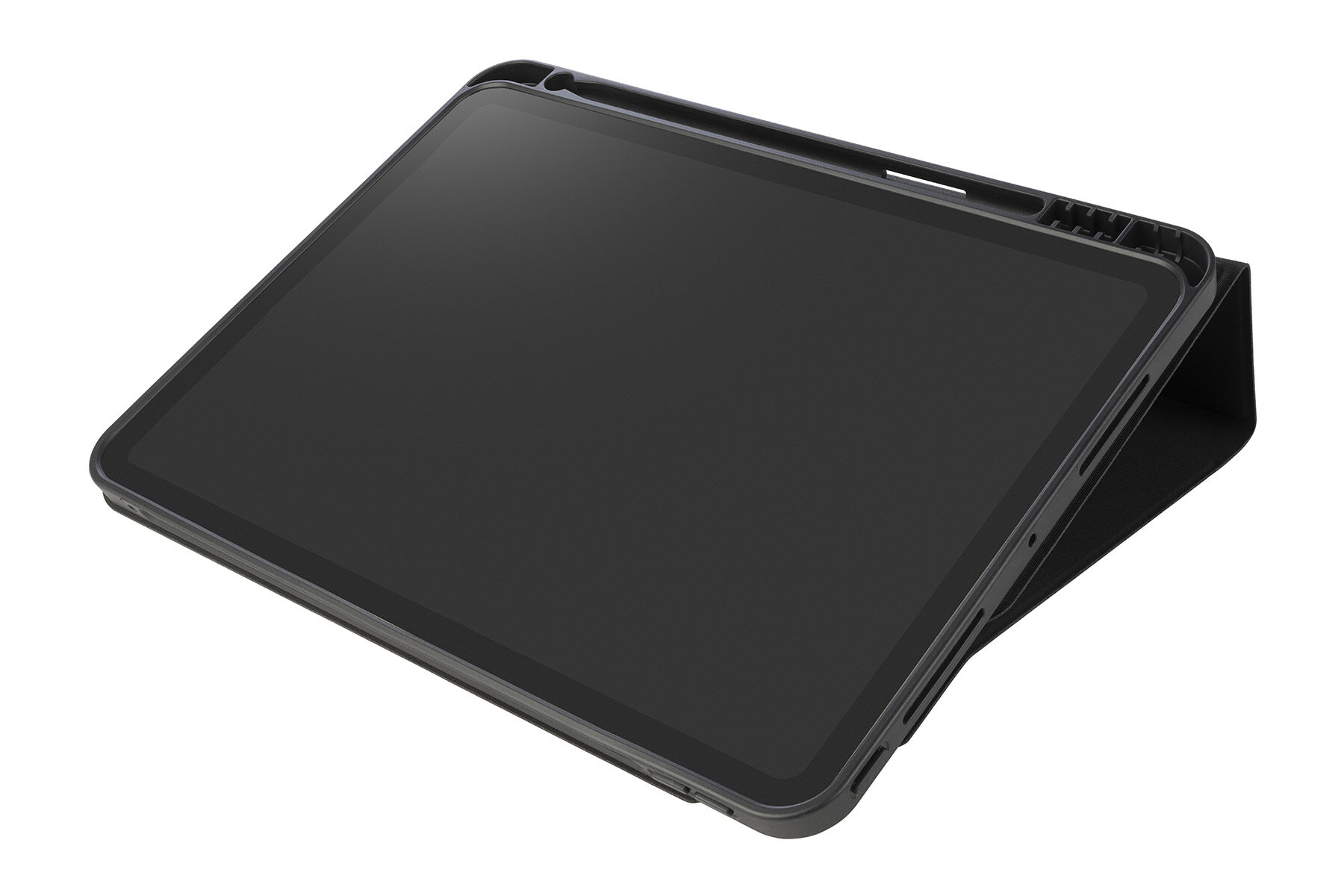 Czarne etui na tablet ustawione w pozycji stojącej, z miejscem na rysik na górnej krawędzi. Etui ma wycięcia na przyciski i porty urządzenia.