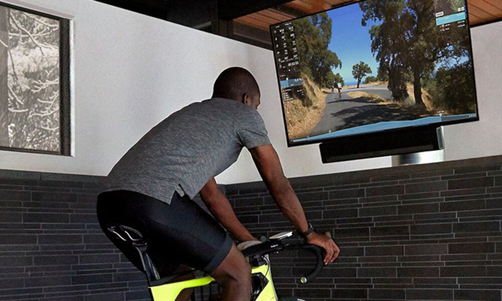 Trenażer rowerowy GARMIN Tacx Flux 2 Smart T2980 niewielkie rozmiary 67x46x64 cm stabilny lekki do realistycznej stymulacji podjazdu do 10% nachylenia  śledzić postępy z niezawodnym i stałym pomiarem z dokładnością do 3% adaptery osi kompatybilność osi z 142x12 148x12 mm