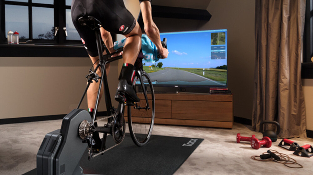 Trenażer rowerowy GARMIN Tacx Flux S Smart T2900S tryb samodzielny symulacja płaskiej drogi