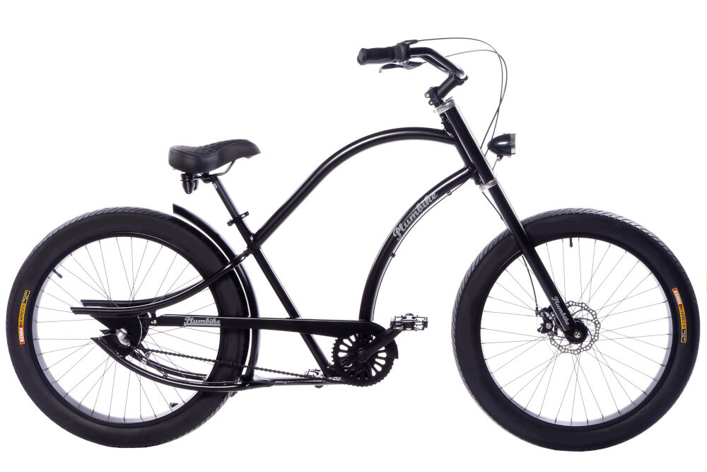 Rower miejski PLUMBIKE Grand Chopper Falcon 3B 26 cali męski Czarny w czarnym kolorze liczne elementy poprawiające komfort użytkowania oświetlenie na przód i tył grube opony podzespoły SHIMANO tylny błotnik retro design