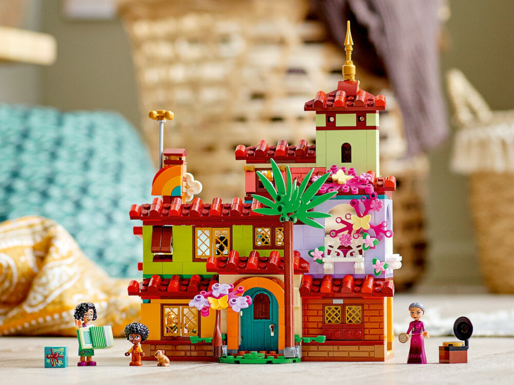 LEGO Disney Dom Madrigalów 43202 pasuj do innych zabawek LEGO Disney pozwala tworzyć jeszcze bardziej zaawansowane budowle kreatywna i pełna pasji zabawa