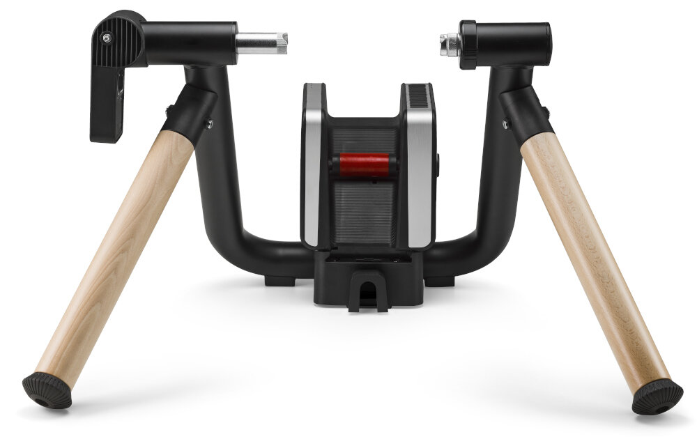 Trenażer rowerowy ELITE Tuo EL0192001 wałek z poliuretanu elastożelu ogranicza hałas o około 50% zmniejsza zużycie opon o około 20%