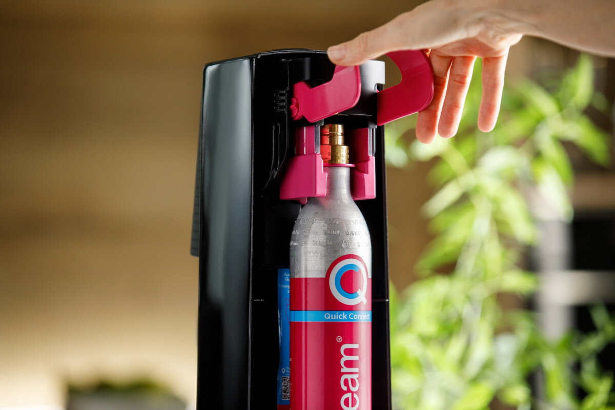 SODASTREAM-Terra nowoczesny wygląd mechanizm działanie quick connect montaż butla gaz dźwignia cylinder urządzenie