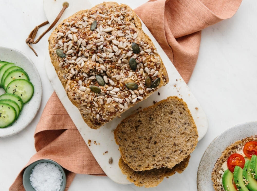 Wypiekacz do chleba PANASONIC SD-B2510 temperatura i świeżość Obudowa termoizolacyjna wyrastanie pieczenie równomierne wypieczenie chleba struktura smak regulacja koloru skórki jasny, średni lub ciemny dopasowanie preferencje kontrola