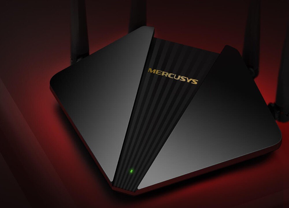 Router MERCUSYS MR30G Zbliżenie na router z czterema antenami i złotym logo producenta, podświetlony delikatnym czerwonym światłem na czarnym tle, tryby pracy, przeznaczenie