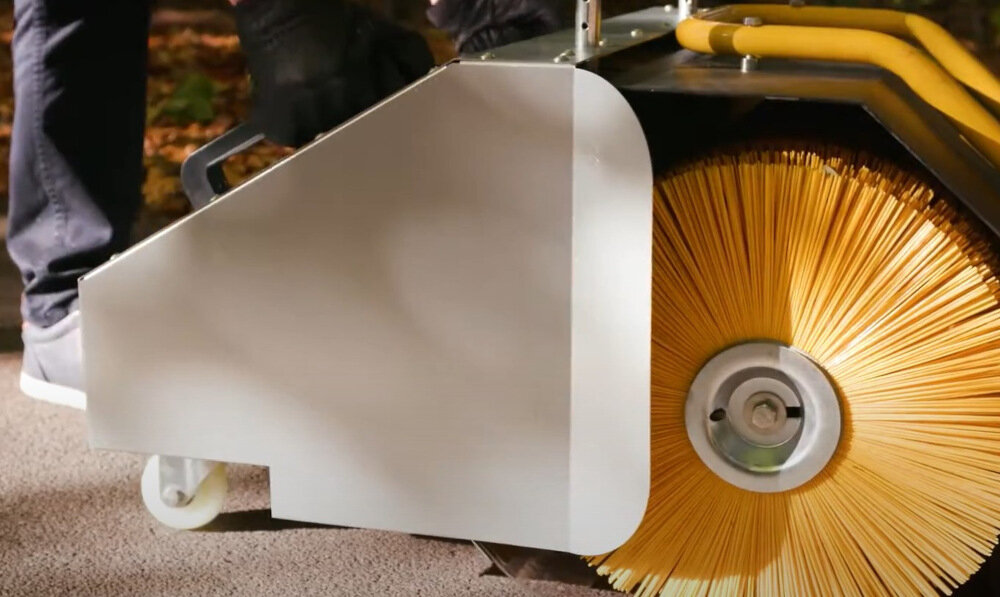 Zamiatarka spalinowa TEXAS 710TGE rozbudowa o dodatkowe akcesoria pojemnik na odpadki