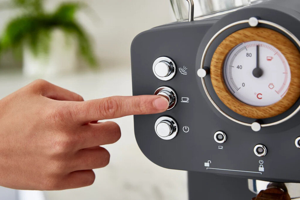 Ekspres SWAN SK22110GRYN Nordic Pump Szary przejrzysty panel sterowania z przyciskami pojemnosc 1,2 l