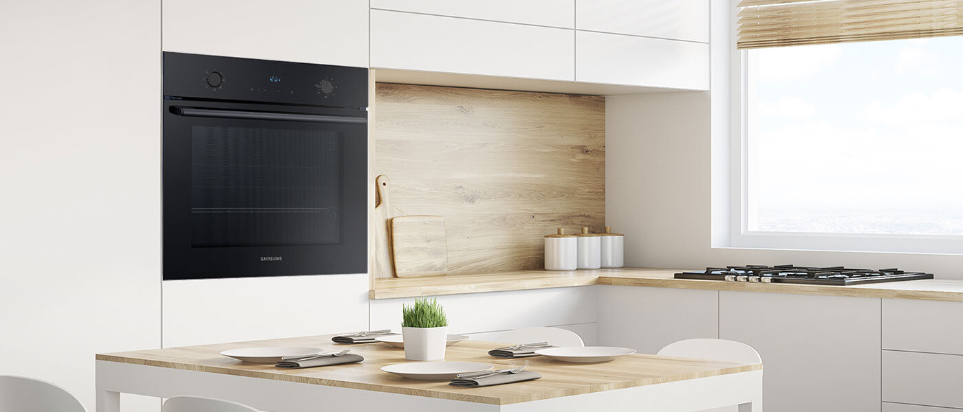 Piekarnik Samsung w jasnej, przestronnej kuchni Piekarnik Samsung w jasnej, przestronnej kuchni