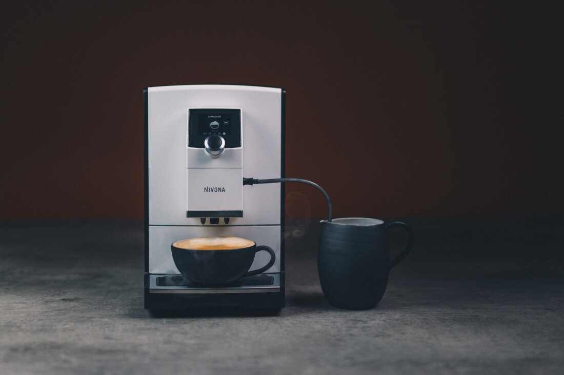 Ekspres NIVONA CafeRomatica 796 technologia rotacyjna Białe wykończenie espresso americano kawa czarna cappuccino latte macchiato 8 przepisów funkcja moja kawa 5 własnych przepisów funkcja Programowania Live